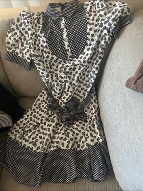 Polka Dot Accent Short Sleeve Fit-and-Flare Dress - Black & White